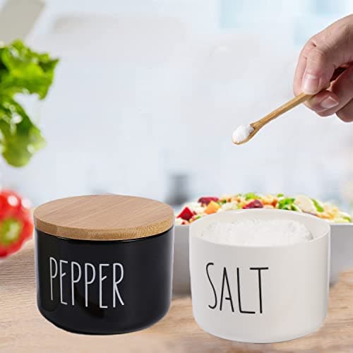 VICUKIE Farmhouse Salt And Pepper Bowls,Stacked Ceramic Salt Cellar With Bamboo Lid, Salt Container With Lid And Spoon, Modern Farmhouse Kitchen Decor, Salt Box, Spice Box(BLACK AND WHITE)