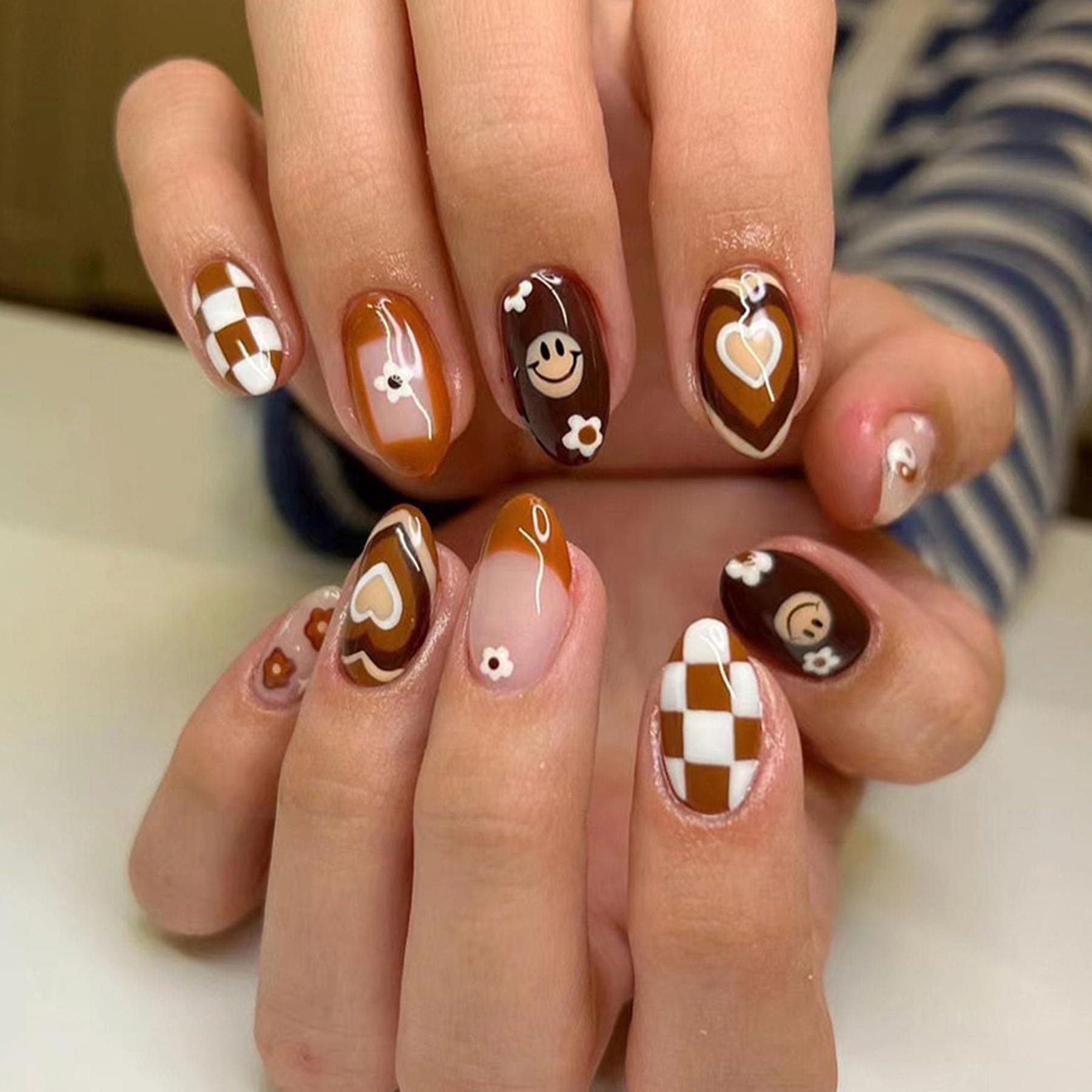 Short Press on Nails Fall Cute Face Fake Nails Winter Brown Oval Glue on Nails Glossy Coffee with Checkerboard Flower Heart Design Short Nail Full Cover French Tip False Nails for Women Girls