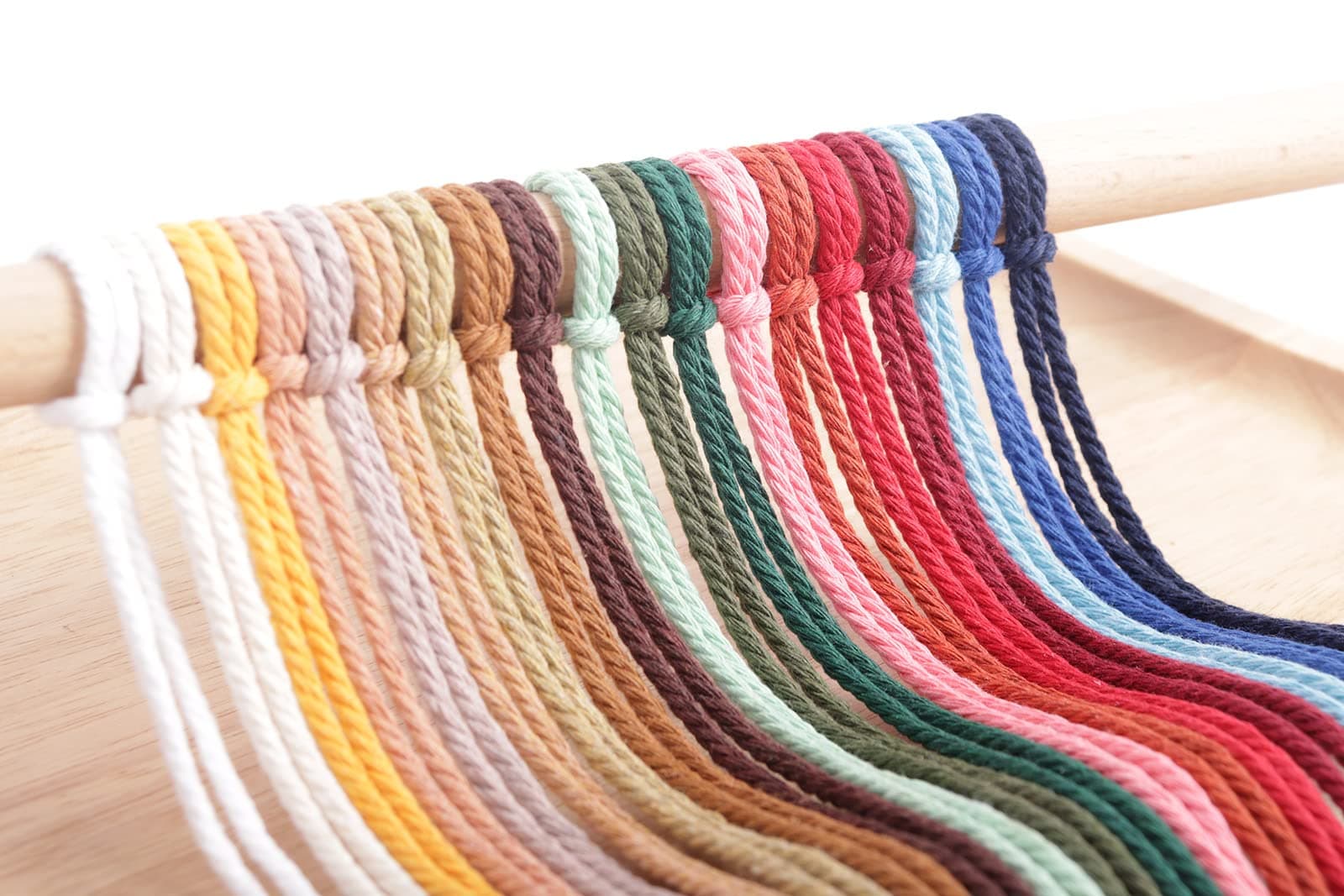 NOANTA White Macrame Cord 4mm x 109yards, Colored Macrame Rope, Cotton Rope Macrame Yarn, Colorful Cotton Craft Cord for Wall Hanging, Plant Hangers, Crafts, Knitting