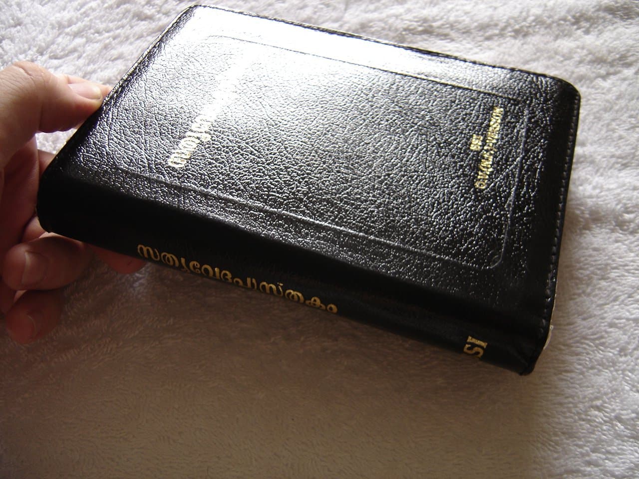 Malayalam Language Holy Bible O.V. (N.F.) Compact Edition Zippered Black Leather with Golden Edges